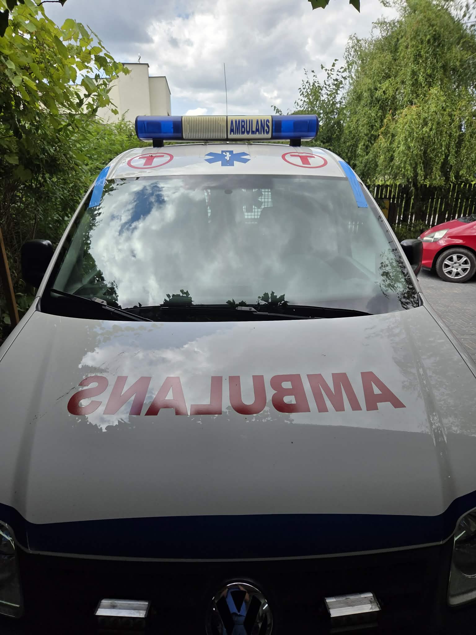 Pojazd medyczny po wymianie szyby przedniej